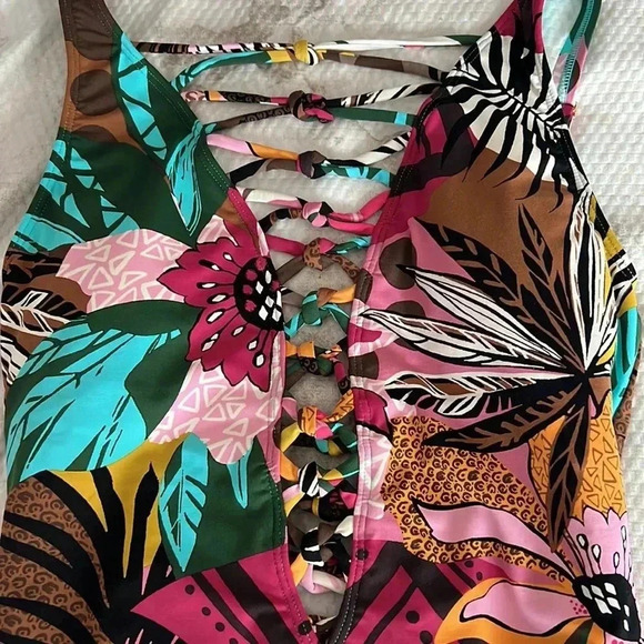 Bleu Rod Beattie Lace Down Over The Shoulder One-Piece Size - Picture 8 of 14